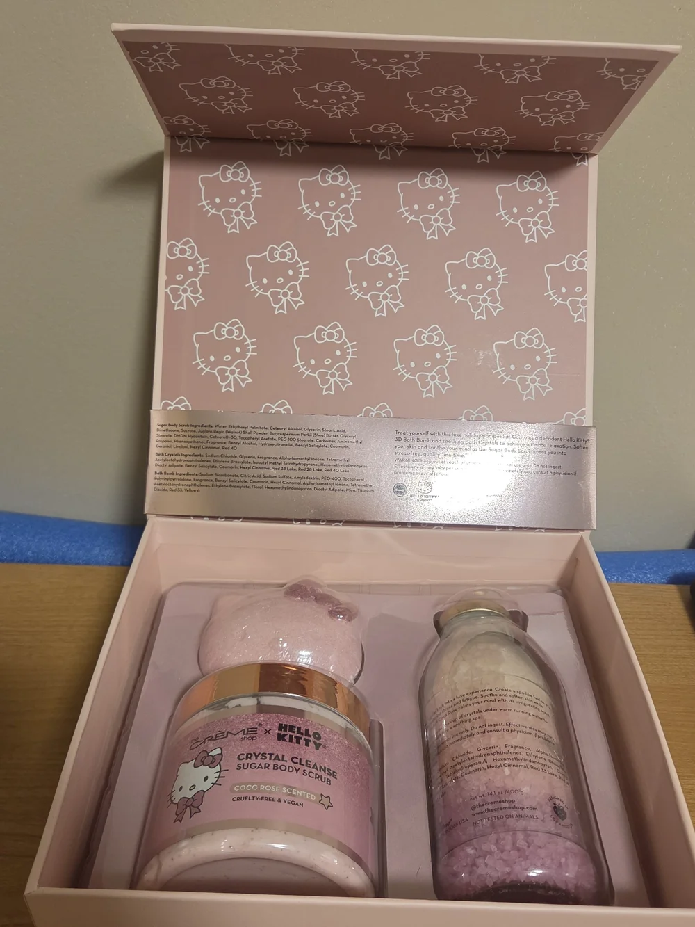 LOVELY LUXURY HELLO KITTY SET